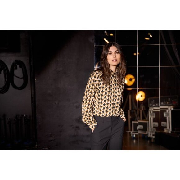 NWT SOYA CONCEPT VERONIKA 2 Black & Gold Geo Print Blouse - Picture 3 of 7